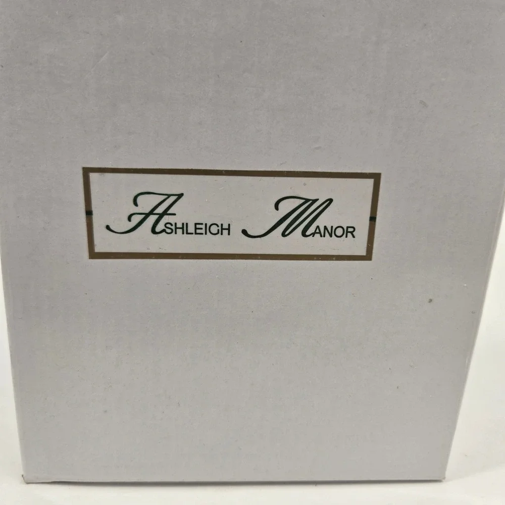 Ashleigh Manor elegant vintage